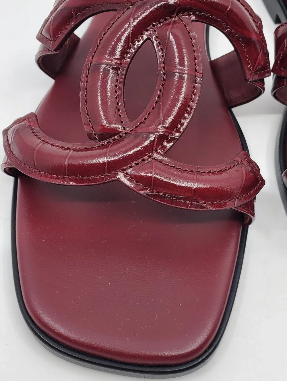 Chanel Crocodille-embossed Mules/sandals Burgundy